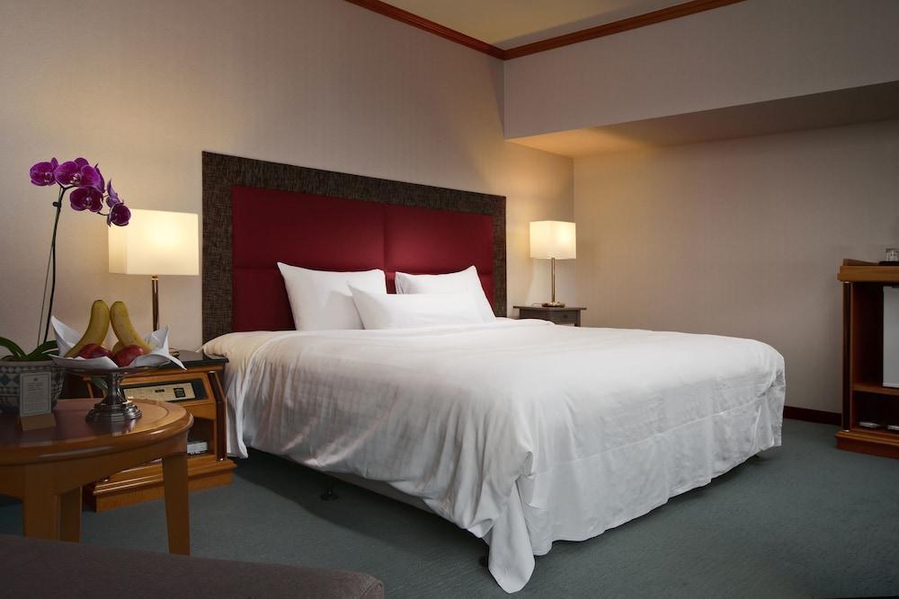 The Howard Plaza Hotel Гаосюн Экстерьер фото A guest room at the hotel