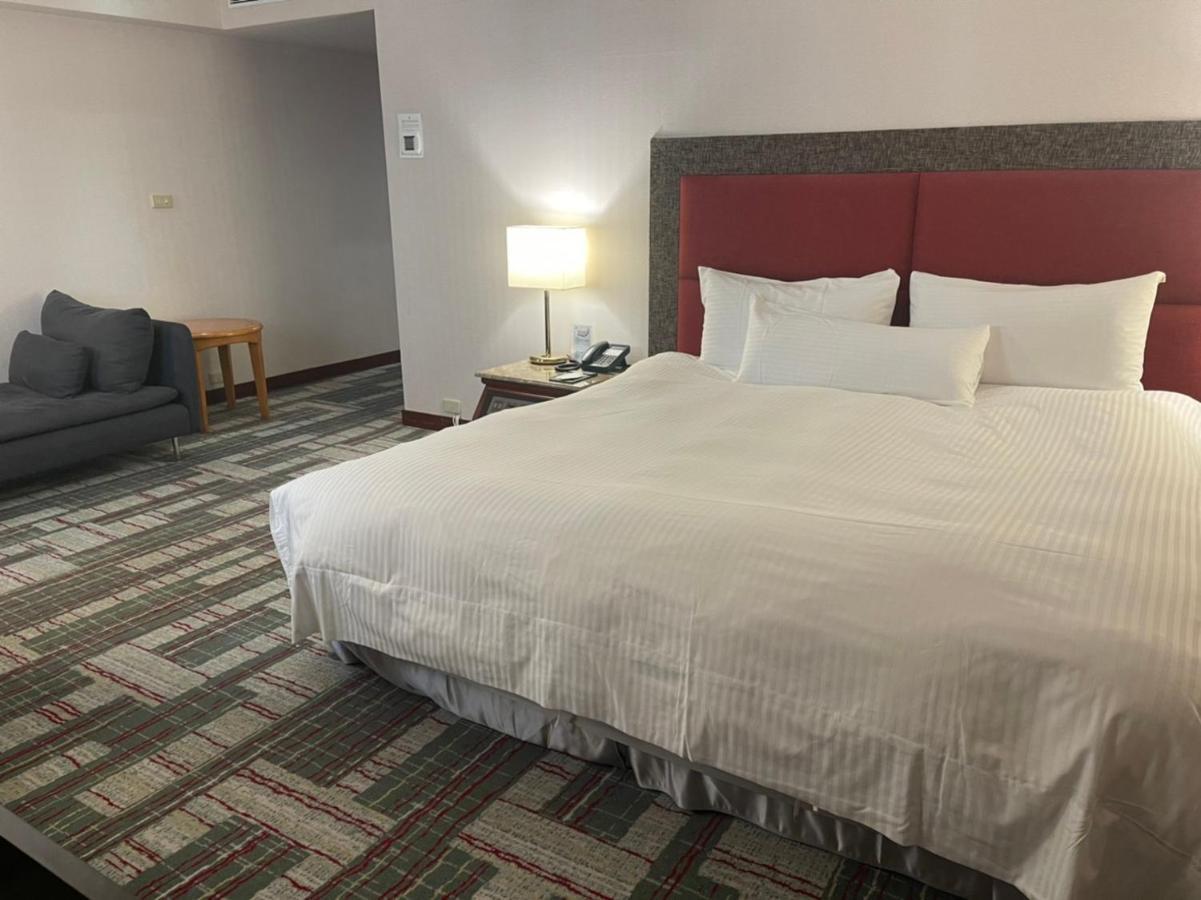 The Howard Plaza Hotel Гаосюн Экстерьер фото A room at the Hilton Garden Inn in San Francisco