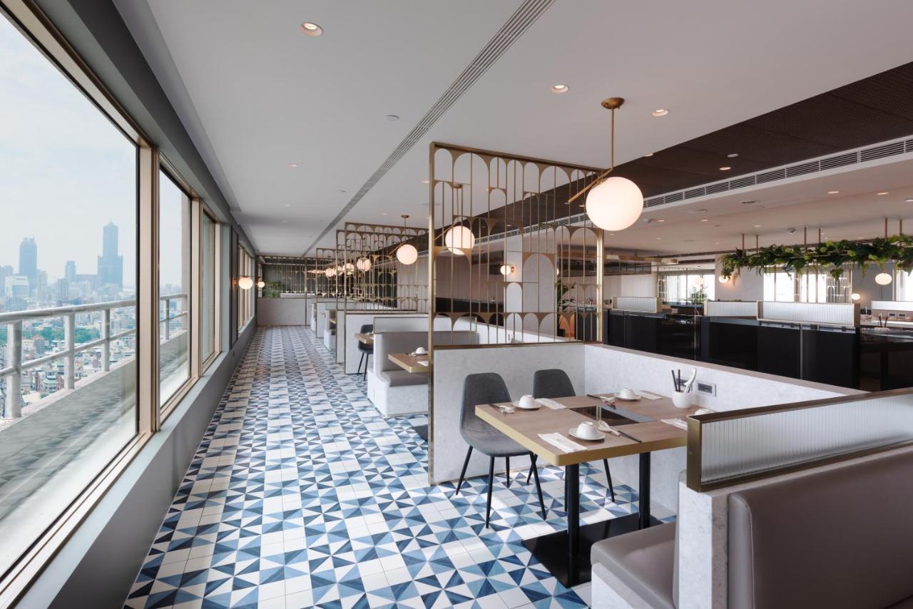 The Howard Plaza Hotel Гаосюн Экстерьер фото The interior of the new lounge